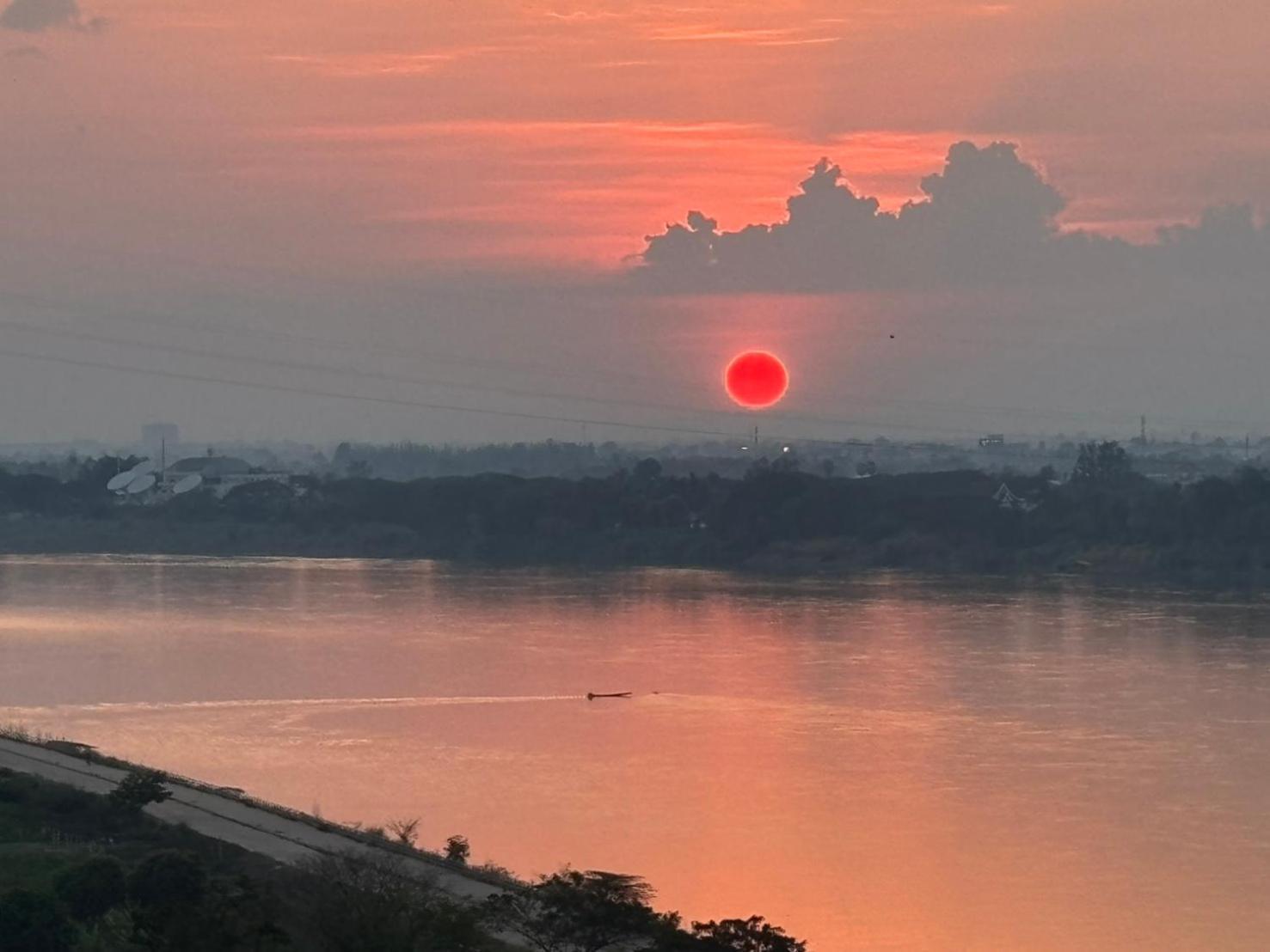 Royal Mekong Riverside Hotel Nong Khai Exteriör bild